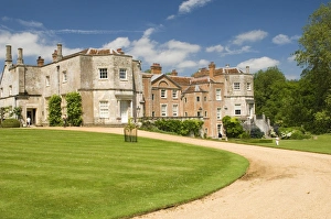 Images Dated 10th June 2008: Mottisfont Abbey, Hampshire, England, United Kingdom, Europe