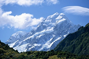 Mount Cook Prints: Mount Cook, at 3755m, the highest mountain in N