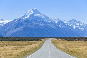 Mount Cook, empty road Highway 80, Mount Cook National Park, UNESCO World Heritage Site