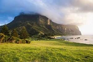 Images Dated 19th November 2008: Mount Lidgbird and Mount Gower at sunset, Lord Howe Island, UNESCO World Heritage Site, Australia