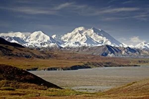 Images Dated 27th August 2009: Mount McKinley in the fall, Denali National Park and Preserve, Alaska, United States of America