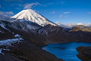 Images Dated 9th November 2008: Mount Ngauruhoe and Upper Tama Lake, Tongariro National Park, UNESCO World Heritage Site