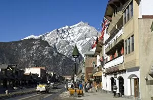 Images Dated 22nd February 2008: Mount Norquay and downtown Banff, Alberta, Canada, North America