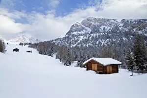 Images Dated 4th March 2009: Mountain hut and landscape covered in winter snow, Val Gardena, Dolomites
