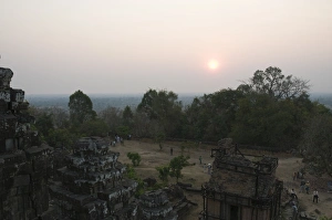 Images Dated 15th January 2008: Mountain temple of Phnom Bakheng, Angkor, UNESCO World Heritage Site, Siem Reap