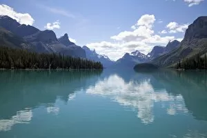 Images Dated 8th August 2011: Mountains reflected in Maligne Lake, Jasper National Park, UNESCO World Heritage Site