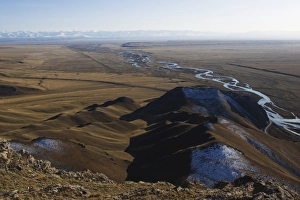 Images Dated 9th October 2008: Mountains and river scenery in Bayanbulak, Xinjiang Province, China, Asia