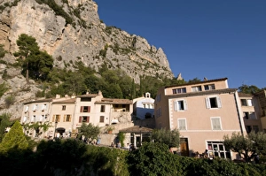 Images Dated 20th August 2008: Moustiers-Sainte-Marie, Alpes-de-Haute-Provence, Provence, France, Europe