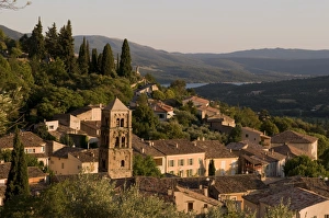 Images Dated 20th August 2008: Moustiers-Sainte-Marie, Alpes-de-Haute-Provence, Provence, France, Europe
