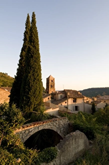 Images Dated 20th August 2008: Moustiers-Sainte-Marie, Alpes-de-Haute-Provence, Provence, France, Europe