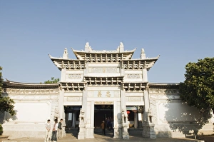 Mufu Temple Gate in Lijiang Old Town, UNESCO World Heritage Site, Yunnan Province Mufu Temple Gate in Lijiang Old Town, UNESCO World Heritage Site, Yunnan Province