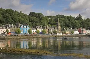 Images Dated 31st January 2000: Multicoloured houses and small boats in the harbour at Tobermory