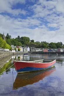 Images Dated 1st August 2007: Multicoloured houses and small boats in the harbour at Tobermory, Balamory