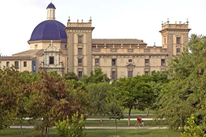 Museo de Bellas Artes (Fine Arts Museum) and former river Turia, Valencia, Spain, Europe