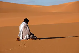 Dunes Prints: Muslim man praying in the desert, Sebha, Ubari, Libya, North Africa, Africa