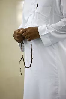 Images Dated 1st May 2008: Muslim with prayer beads, Jumeirah mosque, Dubai, United Arab Emirates, Middle East