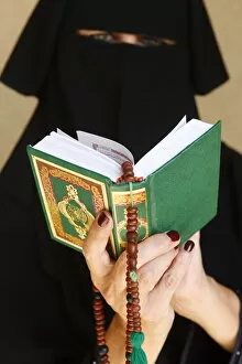 Images Dated 30th October 2009: Muslim woman reading the Koran, Abu Dhabi, United Arab Emirates, Middle East