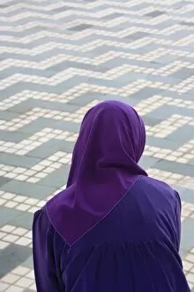 Muslim woman, Shal Halam mosque, Selangor, Malaysia, Southeast Asia, Asia