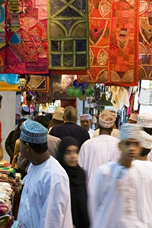 Images Dated 12th December 2007: Mutrah Souq