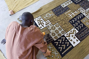 Images Dated 15th December 2005: N Tomo Institute of Bogolan, Segou, Mali, Africa