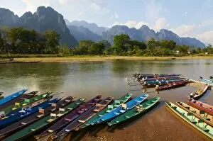 Images Dated 24th December 2010: Nam Song River, Vang Vieng, Vientiane Province, Laos, Indochina, Southeast Asia, Asia