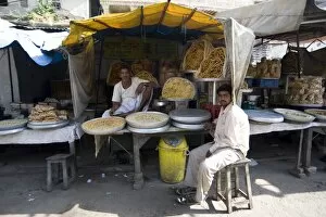 Images Dated 10th October 2009: Namkeen (savoury snacks) stall, Amber, Rajasthan, India, Asia