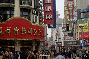 Images Dated 23rd March 2006: Nanjing Road, attractive commercial street, Shanghai, China, Asia
