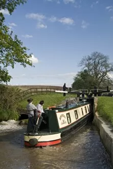 Images Dated 26th April 2009: Narrow boat on the Llangollen Canal going through the Locks at Grindley Brook