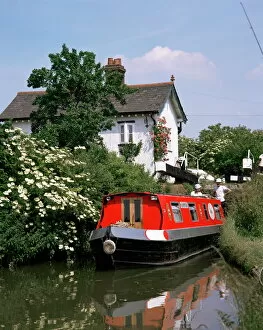 Canal Collection: Narrow boat and lock, Aylesbury Arm of the Grand Union Canal, Buckinghamshire