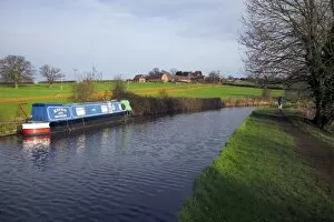 Worcestershire Collection: Narrow boat on the Worcester and Birmingham Canal, Tardebigge Locks, Worcestershire