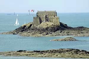 Images Dated 16th April 2008: National fort built by Vauban in 1689, St. Malo, Brittany, France, Europe