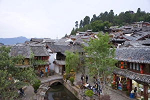 Images Dated 3rd May 2008: Naxi minority women dancing in Sifang Square, Old Town, Lijiang, UNESCO World Heritage Site