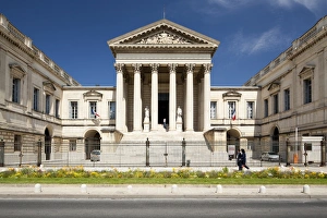 The Neoclassical Palais de Justice, Rue Foch, Montpellier, Languedoc-Roussillon, France, Europe