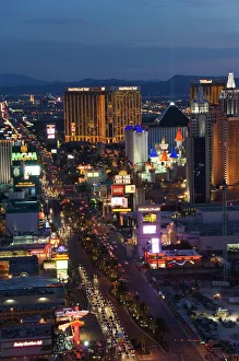 Images Dated 19th January 2000: Neon lights of the The Strip at night