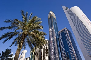 Images Dated 18th December 2007: New architecture along Sheikh Zayed Road