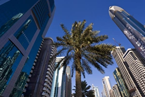 Images Dated 18th December 2007: New architecture along Sheikh Zayed Road