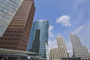 Images Dated 17th May 2008: New modern buildings in Potsdamer Platz near the Bahnhof (railway station)