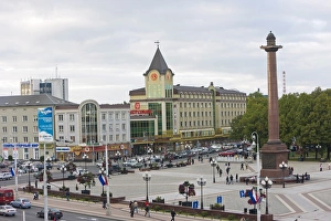 Images Dated 17th September 2008: New shopping centre in the city centre, Ploshchad Pobedy (Pobedy Square)