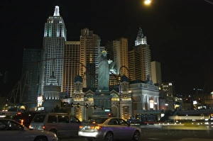 Images Dated 30th January 2000: New York New York Hotel at night