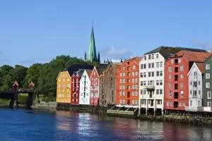 Images Dated 24th June 2009: Nidaros Cathedral, old fishing warehouses and Gamle Bybro, Trondheim, Sor-Trondelag, Norway