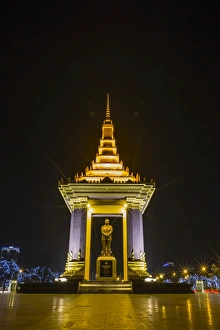 Night photograph of the Statue of Norodom Sihanouk, Phnom Penh, Cambodia, Indochina, Southeast Asia, Asia