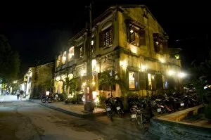 Images Dated 28th December 2009: Night shot of colonial houses, Hoi An, Vietnam, Indochina, Southeast Asia, Asoa