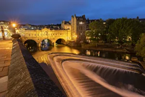 Street Light Prints: Night shot of Pulteney Bridge and the River Avon weir, Bath, UNESCO World Heritage Site