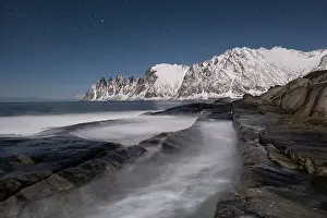 Tungeneset Prints: Night sky over The Devils Jaw (The Devils Teeth) (Okshornan) mountains
