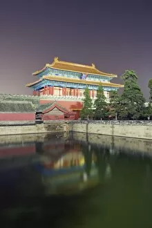 Images Dated 24th August 2008: North gate of The Forbidden City reflected in a moat, Palace Museum, UNESCO World Heritage Site