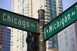 Images Dated 13th May 2008: North Michigan Avenue and Chicago Avenue signpost, The Magnificent Mile