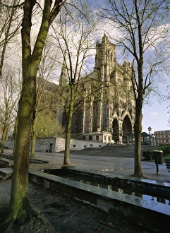 Step Prints: Notre Dame, Christian cathedral, Amiens, Picardy, France, Europe