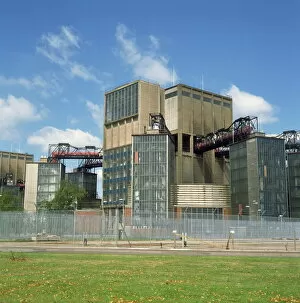 Industry Collection: Nuclear power station, Berkeley, Gloucestershire, England, United Kingdom, Europe