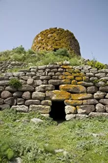 Images Dated 11th April 2007: Nuraghe Orolo, Sardinia, Italy, Europe