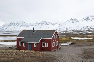 Spitzbergen Prints: Ny-Alesund, Spitzbergen, Svalbard Islands, Norway, Scandinavia, Europe